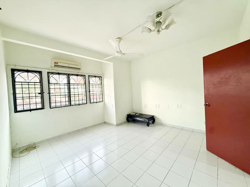 Taman Kurnia Indah untuk Untuk Dijual - RM 720,000, Mac 2026 - Living Room - PropertyGuru.com.my