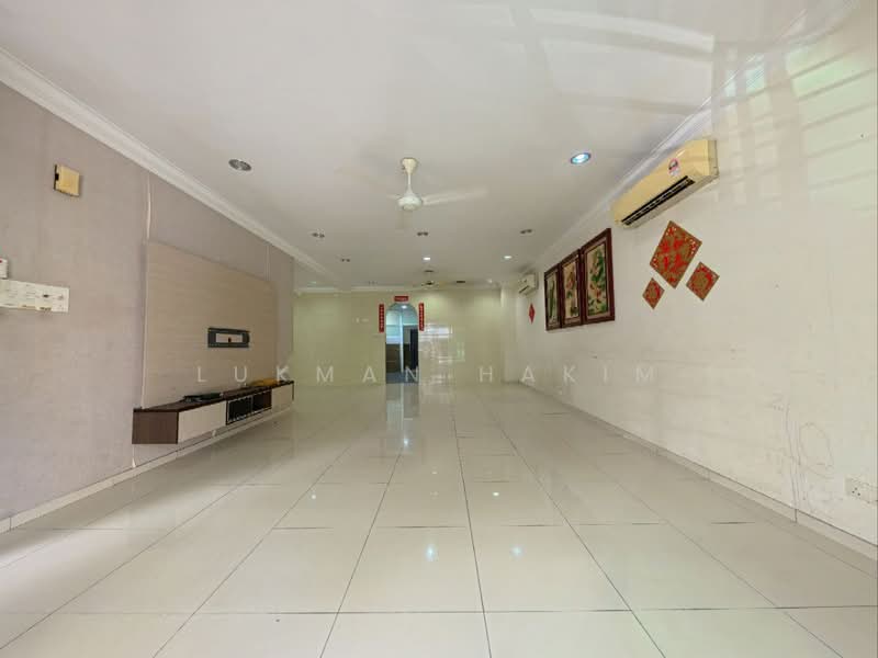 3-storey Terraced House for Sale in Kajang (Selangor) - Lukman Hakim - Living Room - PropertyGuru.com.my