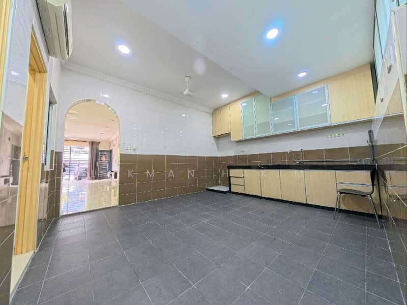 3-storey Terraced House for Sale in Kajang (Selangor) - Lukman Hakim - Kitchen - PropertyGuru.com.my