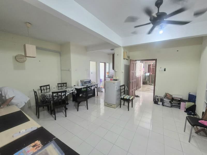 Apartment for Sale at Selesa I Resort Apartment (Pangsapuri Damai Mewah B) - Noraini Dahan - Living Room - PropertyGuru.com.my