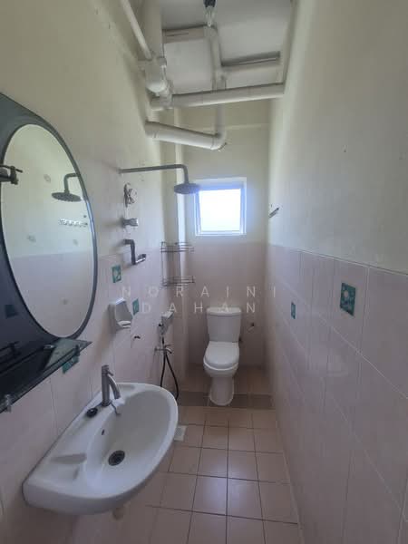 Apartment for Sale at Selesa I Resort Apartment (Pangsapuri Damai Mewah B) - Noraini Dahan - Bathroom - PropertyGuru.com.my
