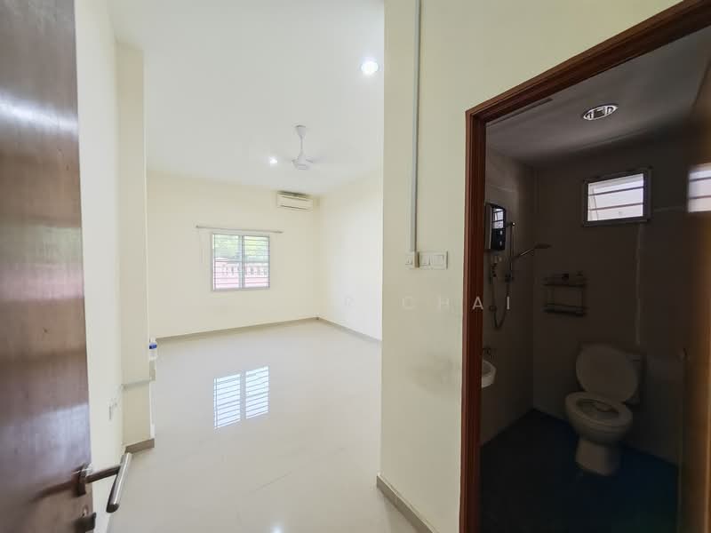 Semi-Detached House for Sale in Jalan Klang Lama (Old Klang Road) (Kuala Lumpur) - Trevor Chai - Bathroom - PropertyGuru.com.my