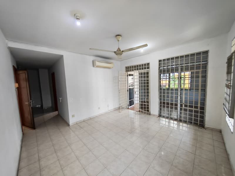 Semi-Detached House for Sale in Jalan Klang Lama (Old Klang Road) (Kuala Lumpur) - Trevor Chai - Living Room - PropertyGuru.com.my