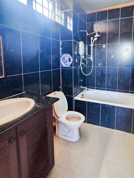 2 storey Semi-D, Lilitan Sungai Emas, Batu Ferringhi untuk Untuk Dijual - RM 850,000, Mac 2026 - Bathroom - PropertyGuru.com.my