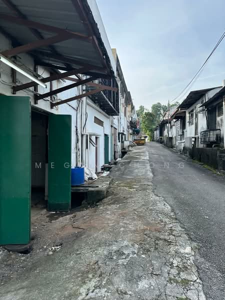 Shop / Office for Sale in Taman Bukit Kuchai (Bandar Kinrara) - Megan Chong - Exterior - PropertyGuru.com.my