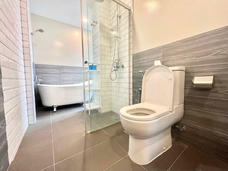 Semi-Detached House for Sale in Taman Mutiara Indah (Puchong) - Gudrotullah Ikhwan - Bathroom - PropertyGuru.com.my