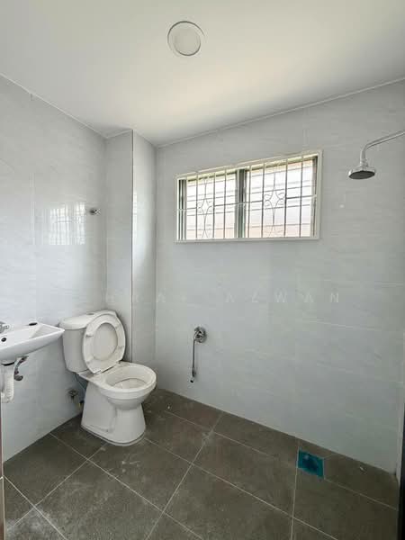 Taman Sutera untuk Untuk Dijual - RM 680,000, Mac 2026 - Bathroom - PropertyGuru.com.my