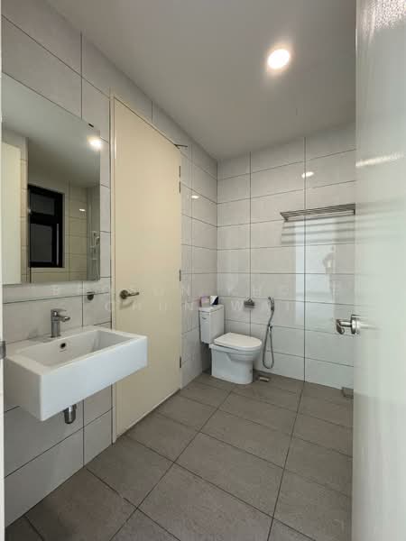 Service Residence for Sale at Conezion Residences - Broson Khong Chun Wai - Bathroom - PropertyGuru.com.my