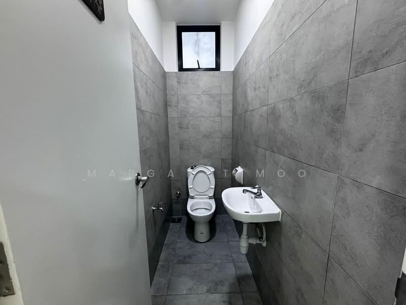 Shop for Rent in Taman Pelangi (Johor Bahru) - Margaret Moo - Bathroom - PropertyGuru.com.my