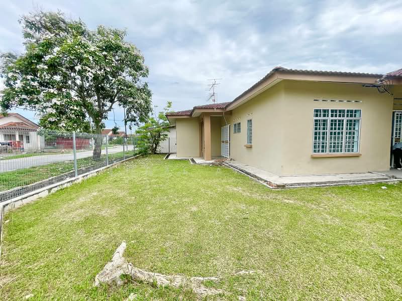Terraced House for Sale in Banting (Selangor) - Ashraf Azwan - Exterior - PropertyGuru.com.my