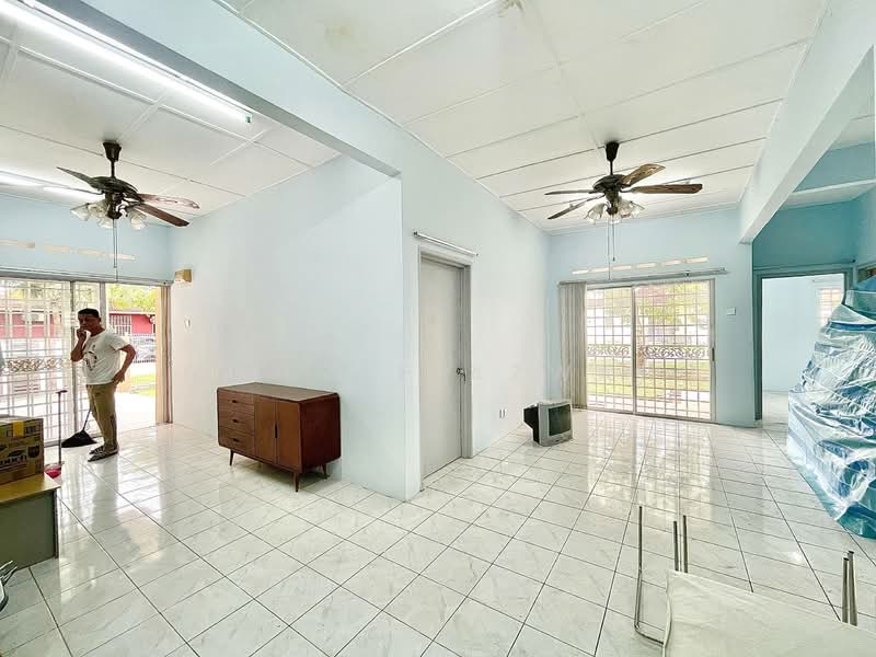 Terraced House for Sale in Banting (Selangor) - Ashraf Azwan - Living Room - PropertyGuru.com.my