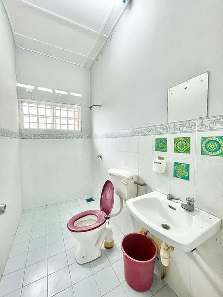 Terraced House for Sale in Banting (Selangor) - Ashraf Azwan - Bathroom - PropertyGuru.com.my