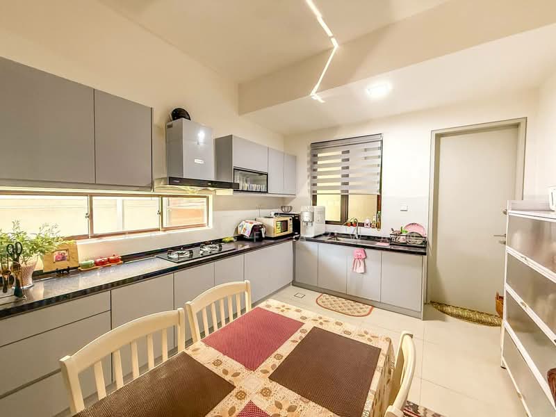 Cluster House for Sale in Alam Impian (Shah Alam) - Ashraf Azwan - Kitchen - PropertyGuru.com.my