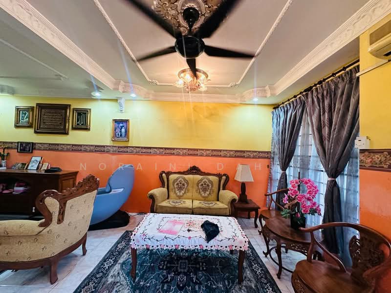 1-storey Terraced House for Sale in Semenyih (Selangor) - Noraini Dahan - Living Room - PropertyGuru.com.my