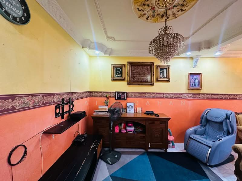 1-storey Terraced House for Sale in Semenyih (Selangor) - Noraini Dahan - Living Room - PropertyGuru.com.my