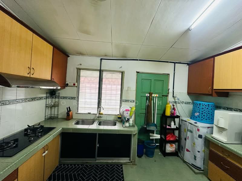 1-storey Terraced House for Sale in Semenyih (Selangor) - Noraini Dahan - Kitchen - PropertyGuru.com.my