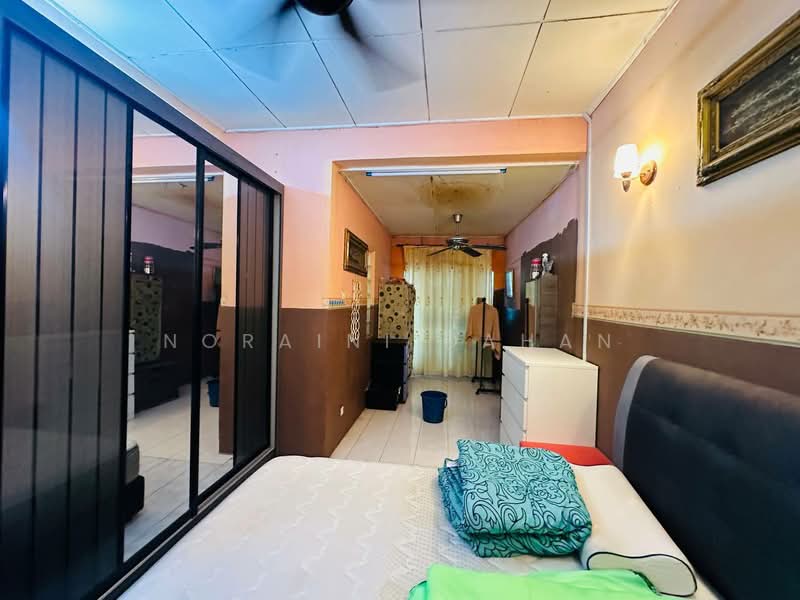 1-storey Terraced House for Sale in Semenyih (Selangor) - Noraini Dahan - Bedroom - PropertyGuru.com.my