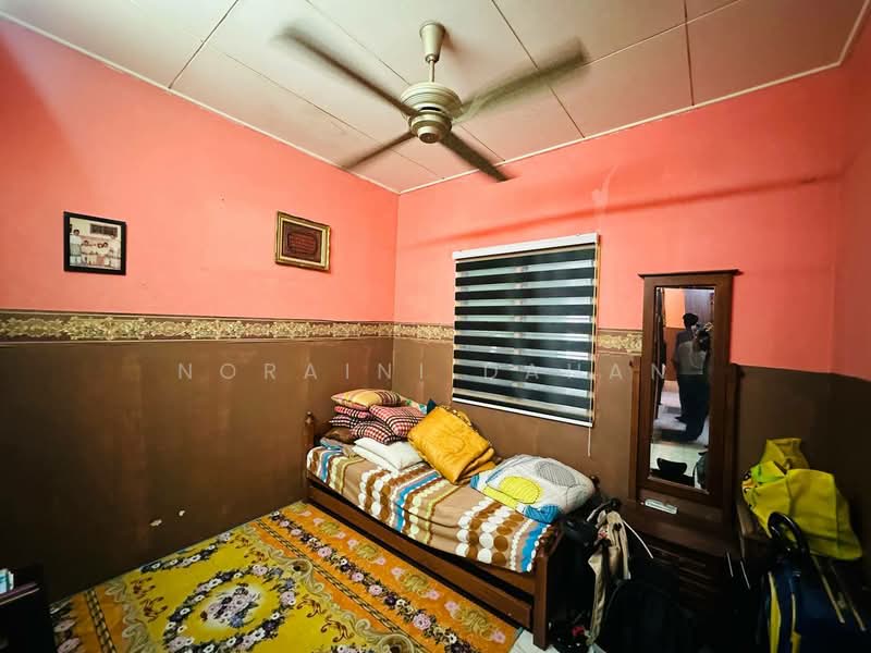 1-storey Terraced House for Sale in Semenyih (Selangor) - Noraini Dahan - Bedroom - PropertyGuru.com.my