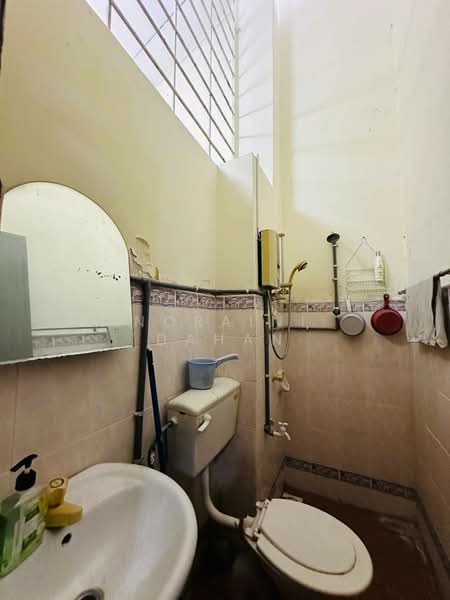 1-storey Terraced House for Sale in Semenyih (Selangor) - Noraini Dahan - Bathroom - PropertyGuru.com.my