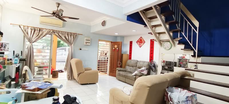 2-storey Terraced House for Sale in Seri Kembangan (Selangor) - Muhammad Muadz - Living Room - PropertyGuru.com.my