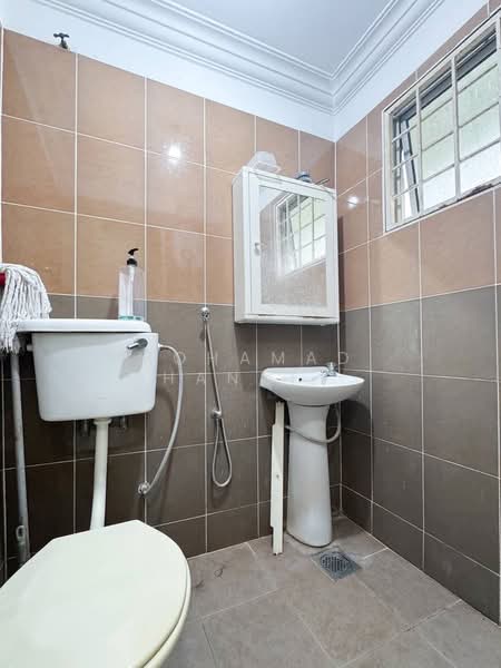 2.5-storey Terraced House for Sale in Taman Bukit Permata (Selayang) - Mohamad Hanafi - Bathroom - PropertyGuru.com.my