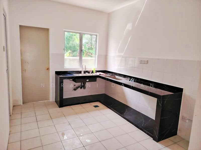 Taman Mawar Sg Lang Banting untuk Untuk Dijual - RM 485,000, Mac 2026 - Kitchen - PropertyGuru.com.my