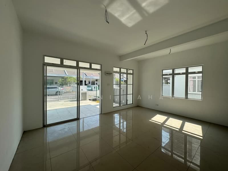 Taman Langat Utama untuk Untuk Dijual - RM 498,888, Mac 2026 - Living Room - PropertyGuru.com.my