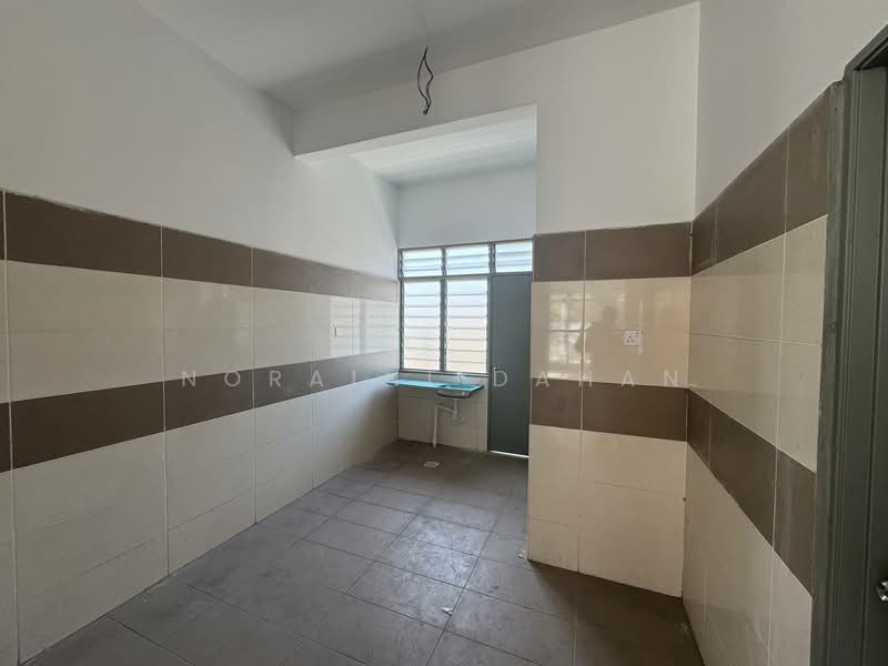 Taman Langat Utama untuk Untuk Dijual - RM 498,888, Mac 2026 - Kitchen - PropertyGuru.com.my