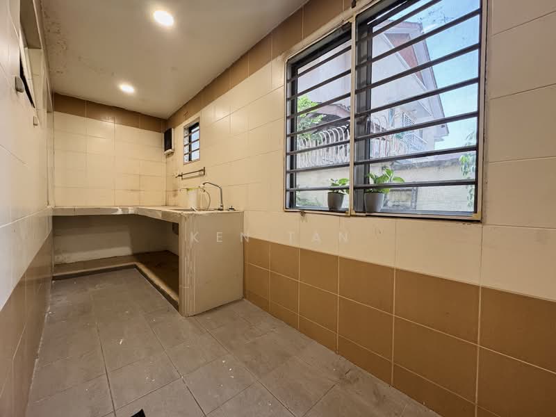 2.5-storey Terraced House for Sale in Seri Kembangan (Selangor) - KEN TAN - Kitchen - PropertyGuru.com.my