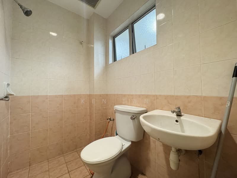 2.5-storey Terraced House for Sale in Seri Kembangan (Selangor) - KEN TAN - Bathroom - PropertyGuru.com.my