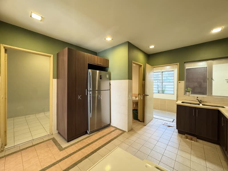 2.5-storey Terraced House for Sale in Seri Kembangan (Selangor) - KEN TAN - Kitchen - PropertyGuru.com.my