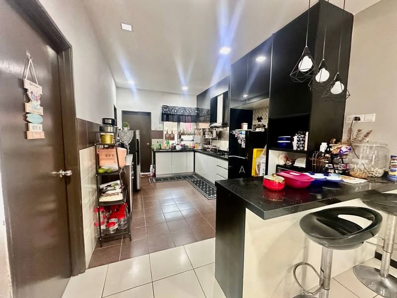 Taman Indah KLIA untuk Untuk Dijual - RM 480,000, Mac 2026 - Kitchen - PropertyGuru.com.my