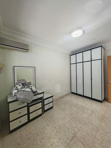 Taman Kempas Tamans Kempass untuk Untuk Disewa - RM 1,400 /bulan, Mac 2026 - Bedroom - PropertyGuru.com.my