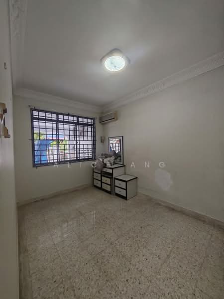 Taman Kempas Tamans Kempass untuk Untuk Disewa - RM 1,400 /bulan, Mac 2026 - Bedroom - PropertyGuru.com.my