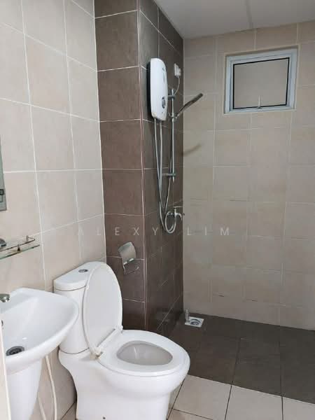 Service Residence for Sale at Pangsapuri Tanah Emas (Golden Sands) - Alexy Lim - Bathroom - PropertyGuru.com.my