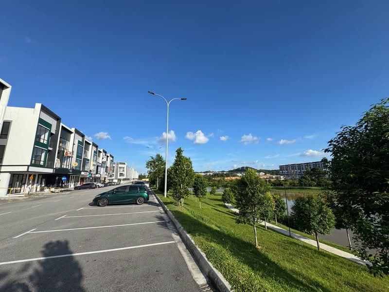 Shop for Rent in Austin Crest (Johor Bahru) - Darrow Ho - Exterior - PropertyGuru.com.my