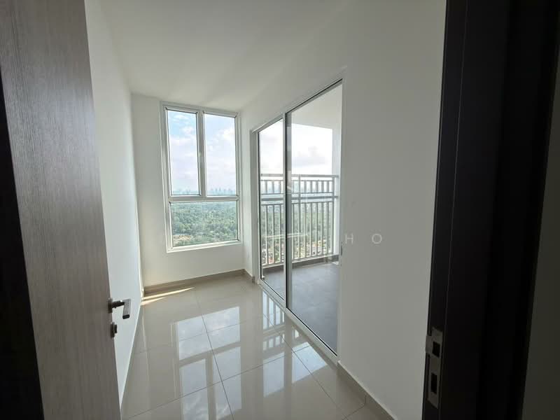 Service Residence for Sale at Vista Tiara (MBW Bay) - Darrow Ho - Balcony - PropertyGuru.com.my