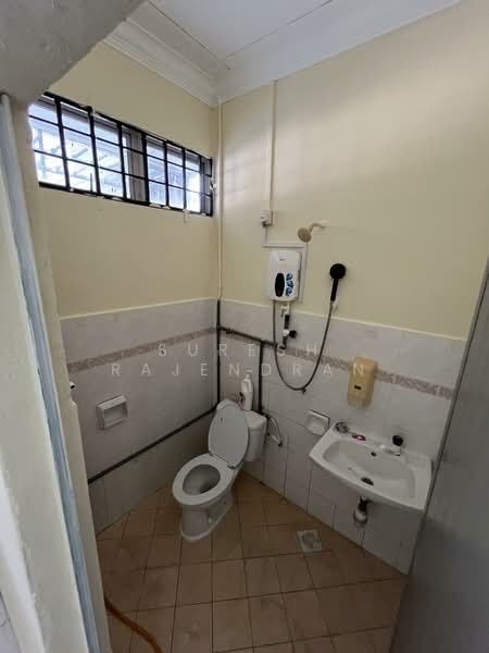 1-storey Terraced House for Rent in Taman Puteri Wangsa (Ulu Tiram) - Suresh Rajendran - Bathroom - PropertyGuru.com.my