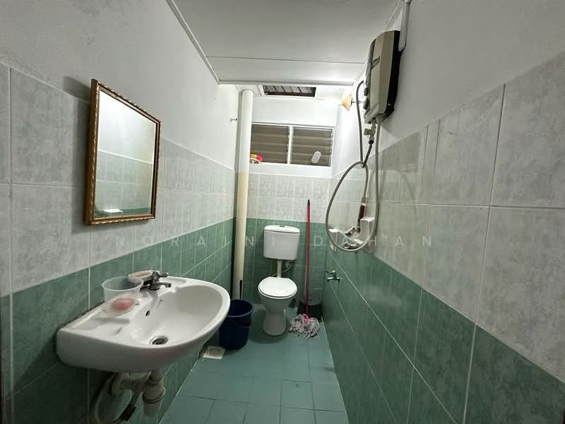 Pinggiran Cempaka, Ampang untuk Untuk Dijual - RM 408,000, Feb 2026 - Bathroom - PropertyGuru.com.my
