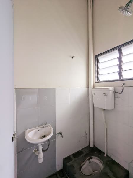 Taman Bentara untuk Untuk Dijual - RM 370,000, Mac 2026 - Bathroom - PropertyGuru.com.my