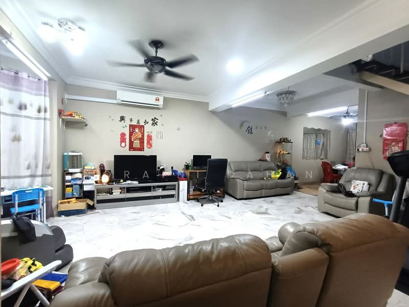 2.5-storey Terraced House for Sale in Ampang Jaya (Ampang) - Noraini Dahan - Living Room - PropertyGuru.com.my
