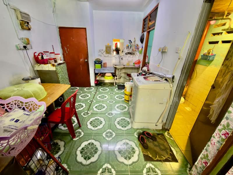 Flat for Sale at Taman Bukit Mewah - Noraini Dahan - Kitchen - PropertyGuru.com.my
