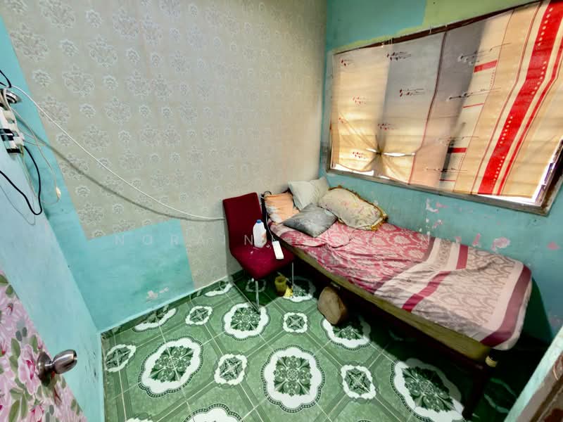 Flat for Sale at Taman Bukit Mewah - Noraini Dahan - Bedroom - PropertyGuru.com.my