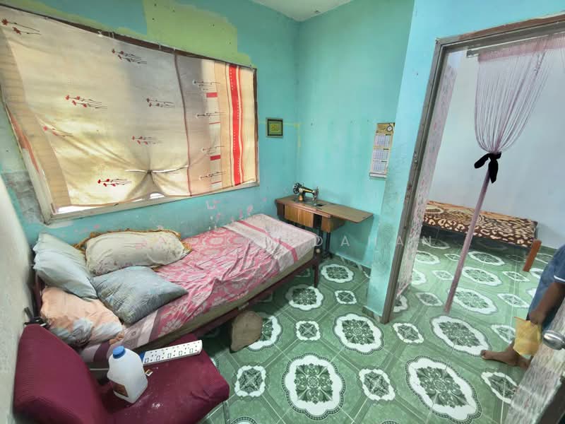 Flat for Sale at Taman Bukit Mewah - Noraini Dahan - Bedroom - PropertyGuru.com.my