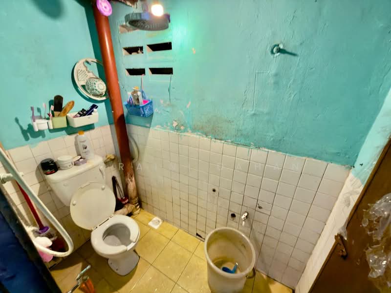 Flat for Sale at Taman Bukit Mewah - Noraini Dahan - Bathroom - PropertyGuru.com.my