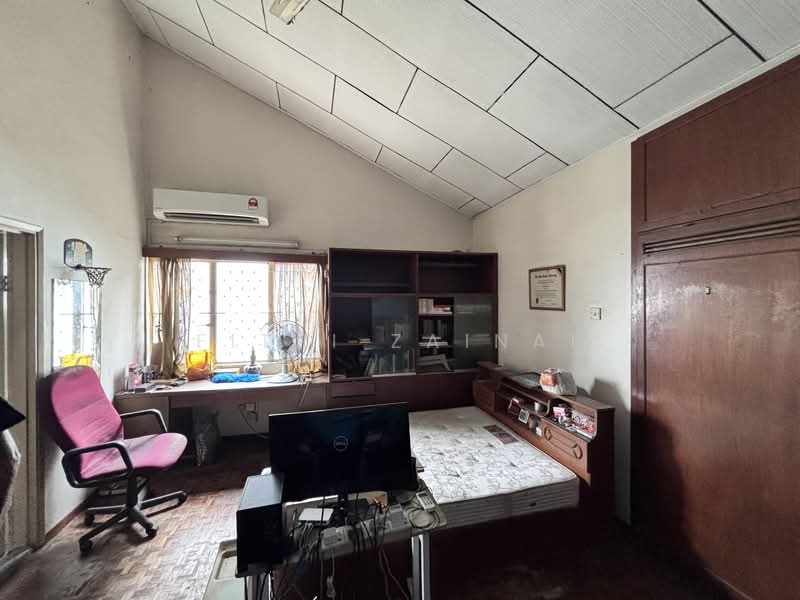 Bungalow for Sale in Pusat Bandaraya (Kuala Lumpur) - Fitri Zainal - Bedroom - PropertyGuru.com.my