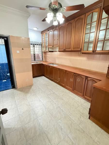 2-storey Terraced House for Sale in Taman Mount Austin (Tebrau) - Abby Ting - Kitchen - PropertyGuru.com.my
