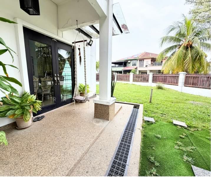 Pusat Bandar Putra Permai untuk Untuk Dijual - RM 1,800,000, Mac 2026 - Exterior - PropertyGuru.com.my