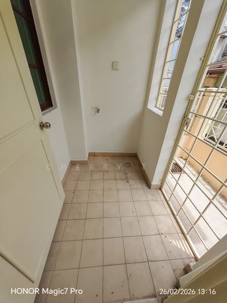 2-storey Terraced House for Rent in Ara Damansara (Selangor) - Cherry Tan - Balcony - PropertyGuru.com.my