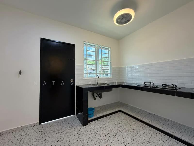 Rumah Teres 1 Tingkat untuk Dijual di Taman Haji Hamzah Alang (Kapar) - Natasha Shadan - Kitchen - PropertyGuru.com.my